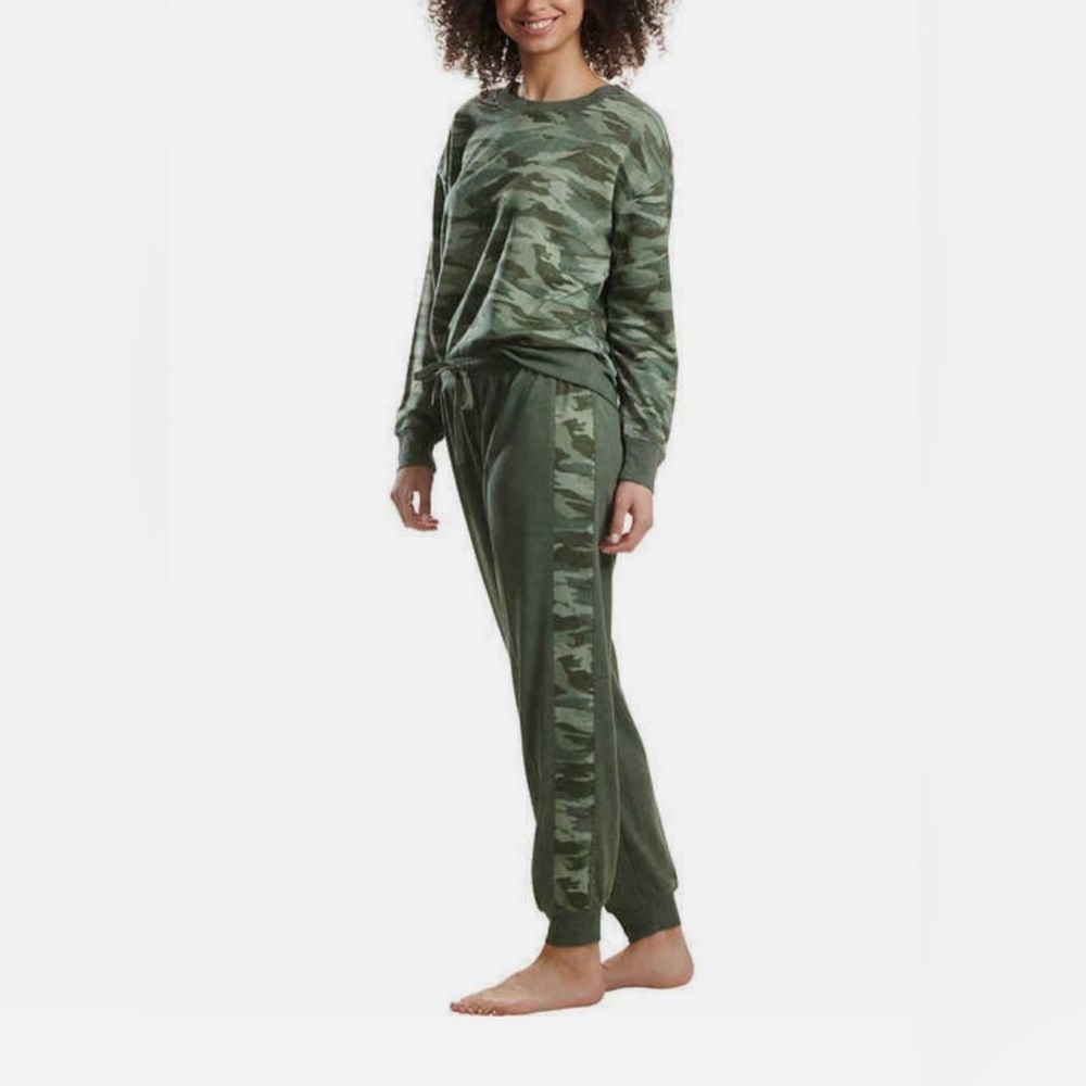 Splendid 2 piece Camouflage Pajama Set